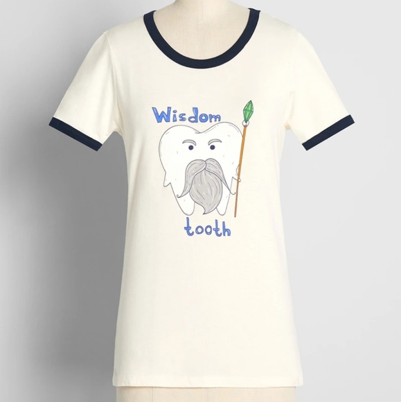 Modcloth Tops - 💚 Wisdom tooth ringer tee